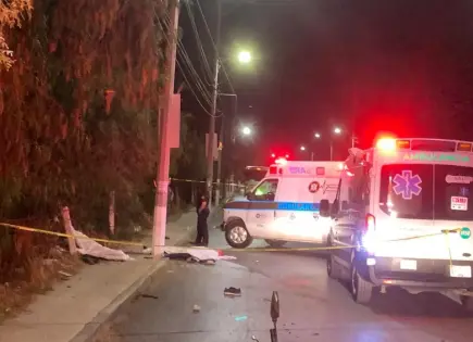 Muere pareja tras chocar contra poste en La Virgen
