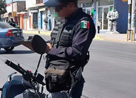 Investigan a policía capitalino que habría recibido mordida