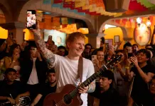 Ed Sheeran canta en el Tenampa rodeado de fans y mariachi
