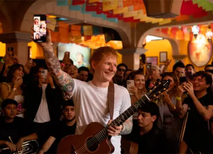 Ed Sheeran canta en el Tenampa rodeado de fans y mariachi