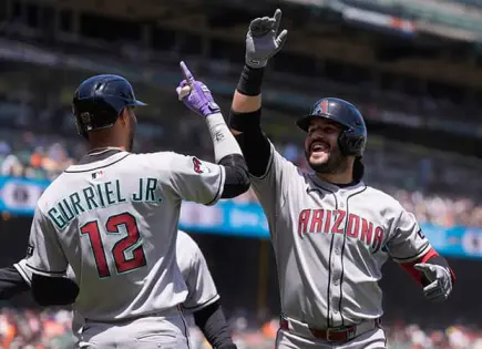 Triunfan Dbacks ante Gigantes