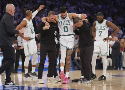 Jayson Tatum sale del hospital y se reúne con sus Celtics antes de partido ante Knicks