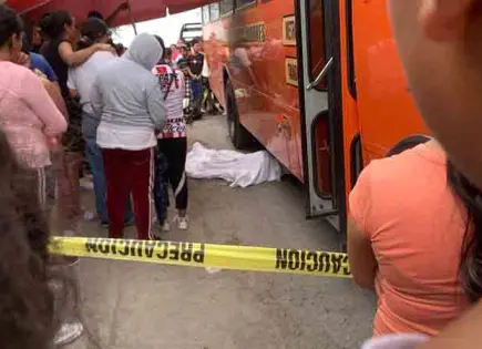 Camión atropella a joven y muere