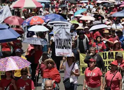 CNTE marcha y se planta