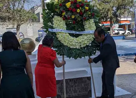 Realizan acto cívico por Día del Maestro