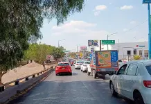 Incontenible, el tr&aacute;nsito vehicular en Blvr. San Luis