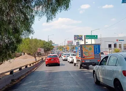 Incontenible, el tránsito vehicular en Blvr. San Luis