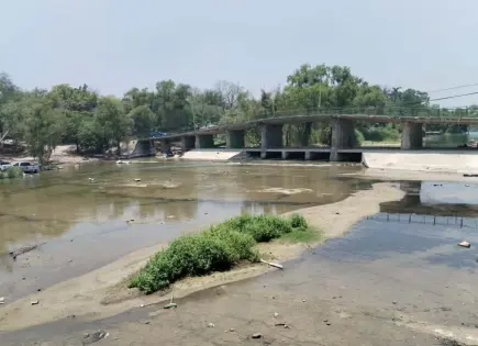 Paran riegos para evitar colapso del r&iacute;o Valles
