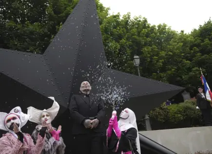 Inauguración de Monumento en París en Honor a Víctimas LGBTQ+