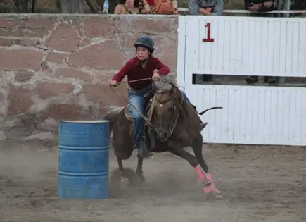 Realizan rodeo con causa