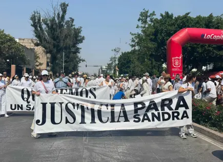 Marchan en silencio por justicia para Sandra Revilla