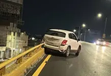 Solo da&ntilde;os materiales tras choque contra guarnici&oacute;n en Salvador Nava