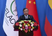 Gustavo Petro propone al Papa León XIV sede de diálogos de paz con el ELN