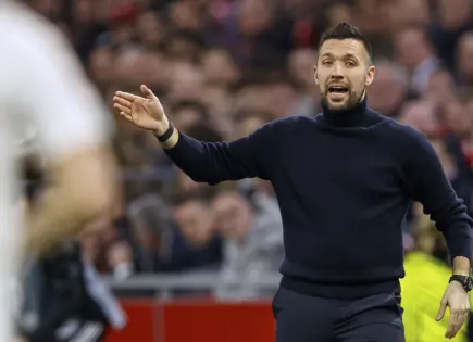 Farioli renuncia como técnico tras derrumbe de Ajax