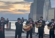 Morenistas en Nueva York rinden homenaje a cadetes fallecidos en accidente del Buque Cuauhtémoc Morenistas en Nueva York rinden homenaje a cadetes fallecidos en accidente del Buque Cuauhtémoc