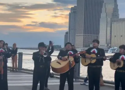 Morenistas en Nueva York rinden homenaje a cadetes fallecidos en accidente del Buque Cuauhtémoc