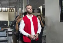 Indonesia enjuicia a británico por drogas