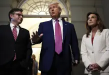 Trump en el Capitolio insta a republicanos divididos a unirse