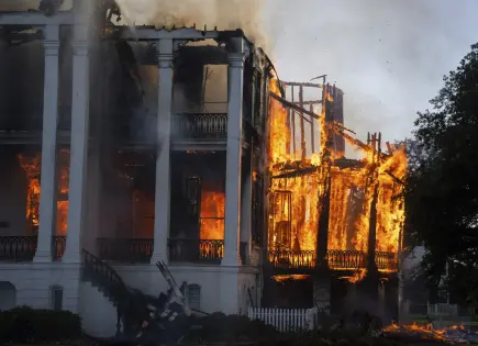 Incendio en Plantación Nottoway: Celebración y Dolor