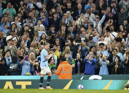 Marmoush anota gol impresionante, De Bruyne se despide y Man City vence 3-1 a Bournemouth