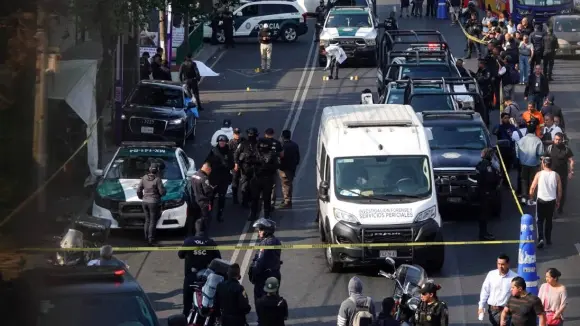 Mueren dos funcionarios de Clara Brugada tras atentado en CDMX
