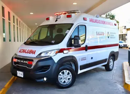 Rescatan a seis ni&ntilde;os y su maestra tras caer en fosa s&eacute;ptica en k&iacute;nder de Guasave