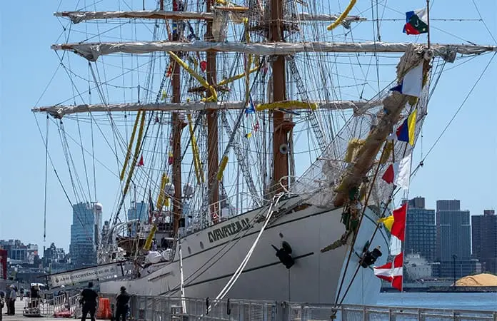 Buque Escuela Cuauhtémoc reanuda operaciones tras accidente en Nueva York
