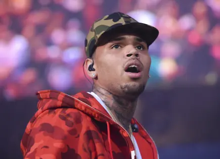 Tribunal británico ordena liberar a Chris Brown