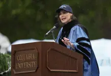 Discurso pol&eacute;mico en graduaci&oacute;n de Columbia