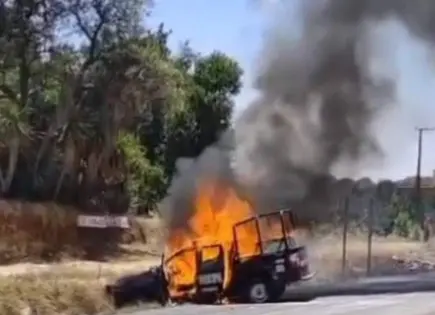 Balacera y persecuci&oacute;n en Hidalgo: incendian patrulla y cierran carretera M&eacute;xico–Tuxpan