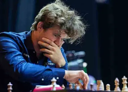 Magnus Carlsen no pasa de las tablas