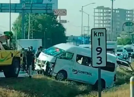 Se accidente unidad de transporte en la carretera ´57