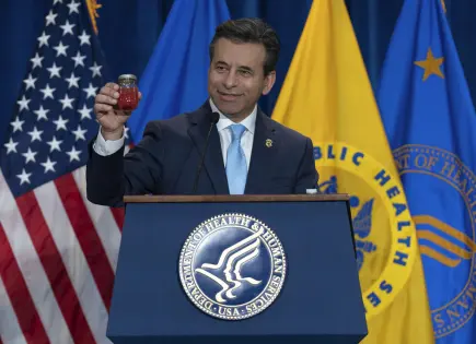 Panel de FDA debate fórmula de vacuna contra COVID