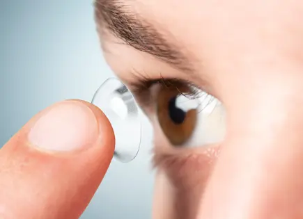 Lentes de contacto que permiten ver en la oscuridad