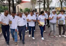 Docentes afines a dirección del ITSLP marchan en defensa de la institución