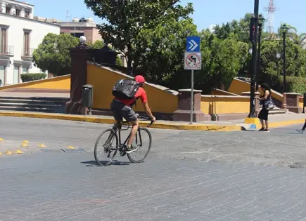 Ciclistas sin vías adecuadas para movilizarse: L. Rosas Rosas