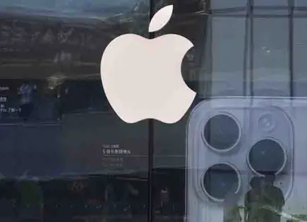 Trump amenaza a Apple con imponer un arancel de 25%