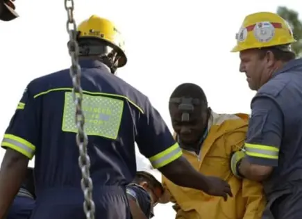 Atrapados, 260 mineros en el norte de Sudáfrica