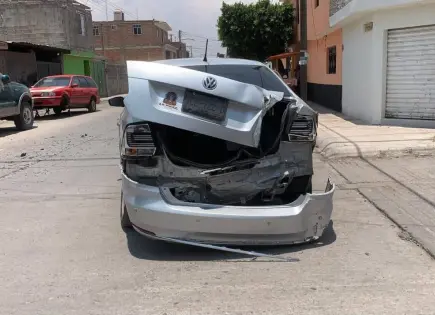 Choque en la 21 d Marzo deja únicamente daños materiales Choque en la 21 d Marzo deja únicamente daños materiales