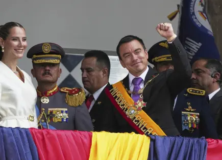 Noboa juramenta para un segundo mandato en Ecuador