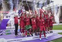 Liverpool levanta trofeo de la Premier League Liverpool levanta trofeo de la Premier League