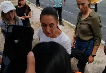 Con protestas reciben a Sheinbaum en Villa Hidalgo