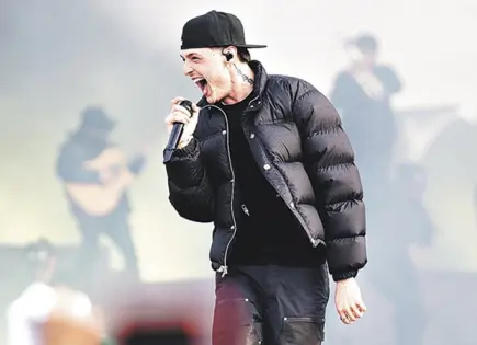 DOBLE P Y KENIA OS EN ESCENA ACALORADA