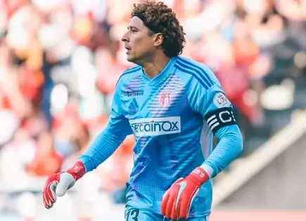 Guillermo Ochoa iguala récord histórico en la Copa Oro 2025