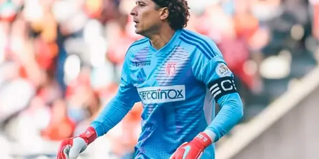 Guillermo Ochoa iguala récord histórico en la Copa Oro 2025