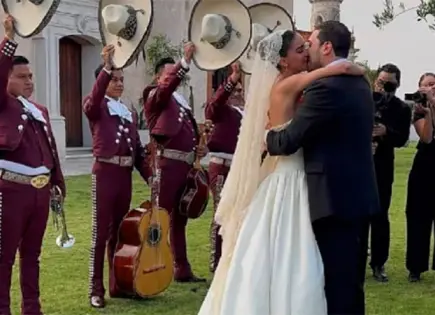 Entre mariachis y frente a la Virgen: boda de Ale Capetillo