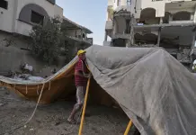 Tras breve regreso a casa, una familia en Gaza se ve obligada a huir de nuevo