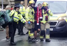 Detienen a conductor tras embestir a aficionados del Liverpool Detienen a conductor tras embestir a aficionados del Liverpool