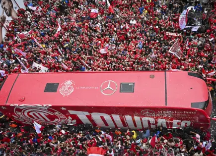 Caos en el Nemesio Díez previo a la final: Toluca y América llegaron entre empujones y gritos Caos en el Nemesio Díez previo a la final: Toluca y América llegaron entre empujones y gritos