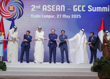 ASEAN abre cumbre con naciones del Golfo Pérsico y China, mientras EEUU amenaza con aranceles